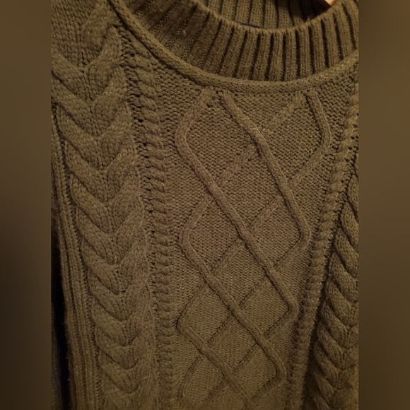 Tommy Hilfiger army green cable knit sweater. Slightly cropped. Size L. Acrylic. - Picture 5 of 10